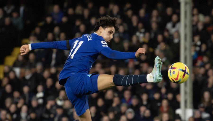 Chelsea, Joao Felix comienza con tarjeta roja