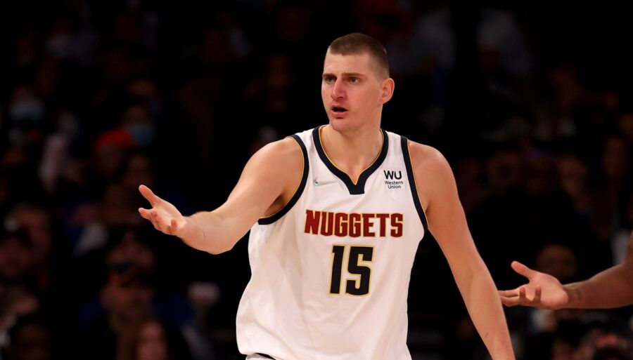 NBA, Nikola Jokic brilla: Milwaukee se rinde