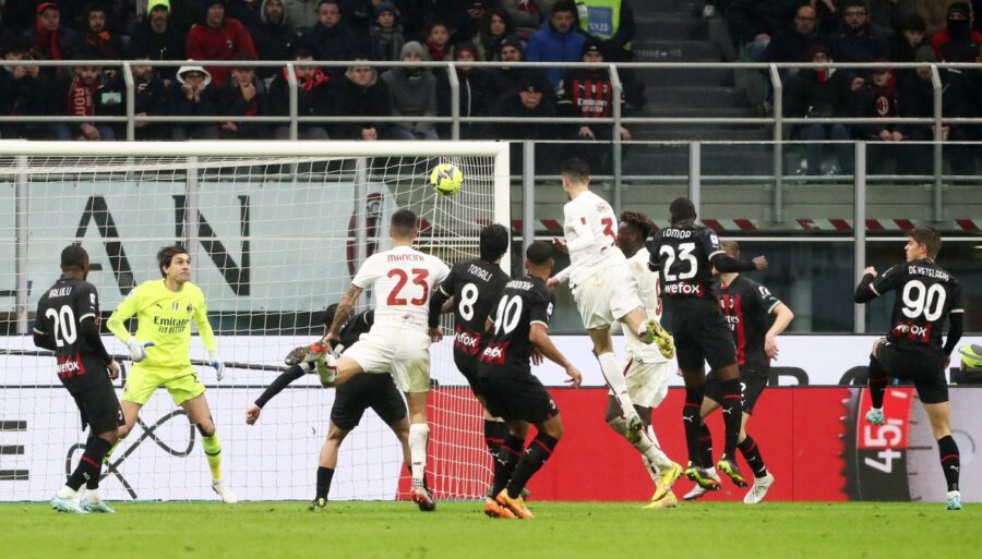 Tammy Abraham marca para el Milan en los últimos minutos: 2-2 en San Siro