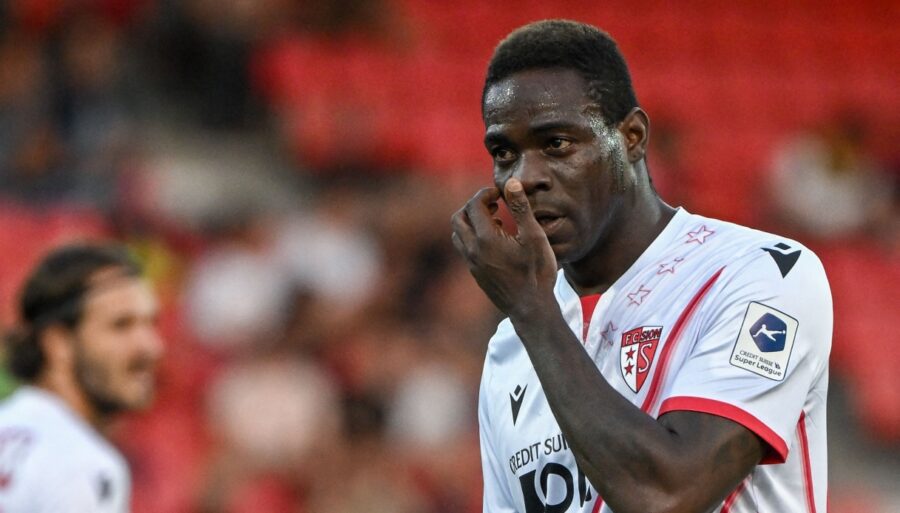 Sion en crisis: queman la camiseta de Mario Balotelli