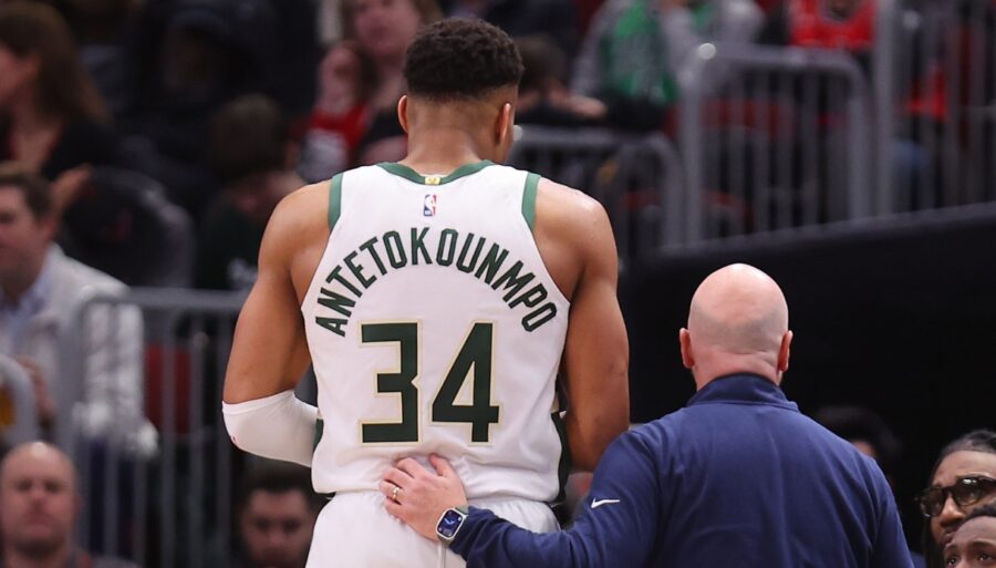 NBA: Los Bucks hacen 13, pero Giannis Antetokounmpo cae