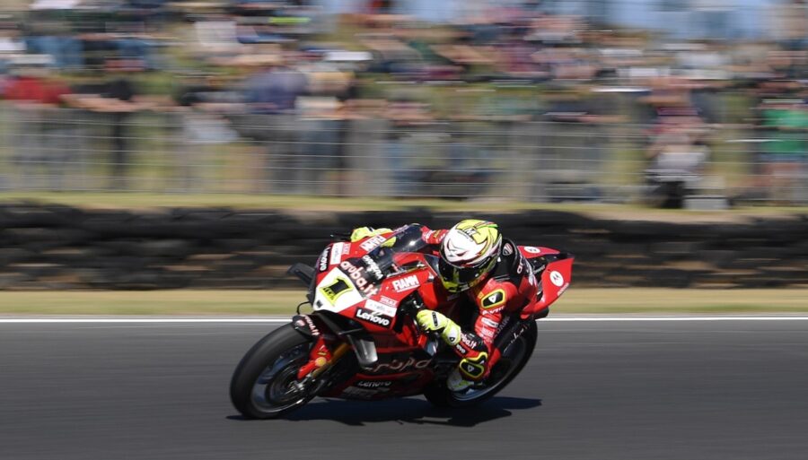 Superbike, Álvaro Bautista también domina en Mandalika