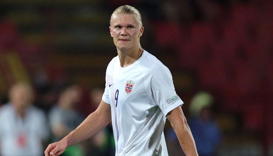 Noruega, Erling Haaland deja solos a sus compañeros