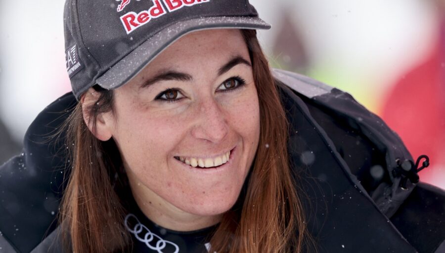 Se acabó el entrenamiento de esquí: Sofía Goggia se pasa al fútbol