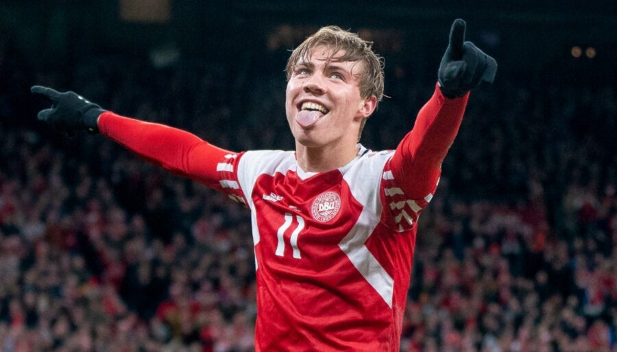Rasmus Hojlund encanta en Dinamarca: triplete en su primera titularidad