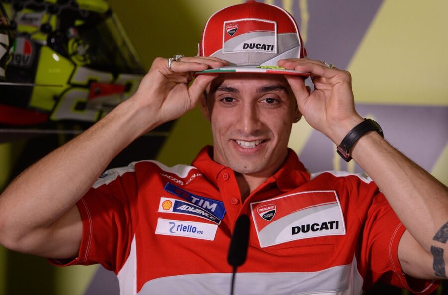 Andrea Iannone vuelve a pilotar una Ducati: «Estoy contento».