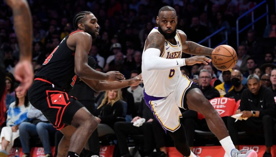 NBA, la remontada de LeBron no basta: los Lakers caen ante Chicago