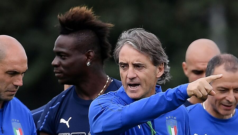 Mario Balotelli, a punto de pelearse con Roberto Mancini