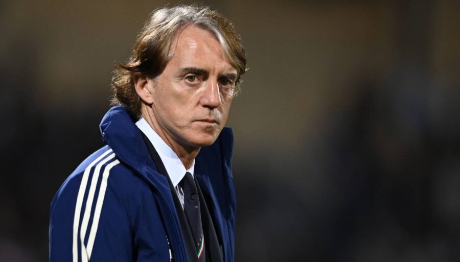 Otro delantero atiza a Mancini