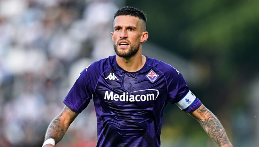 Fiorentina, Cristiano Biraghi cae fulminado ante el árbitro