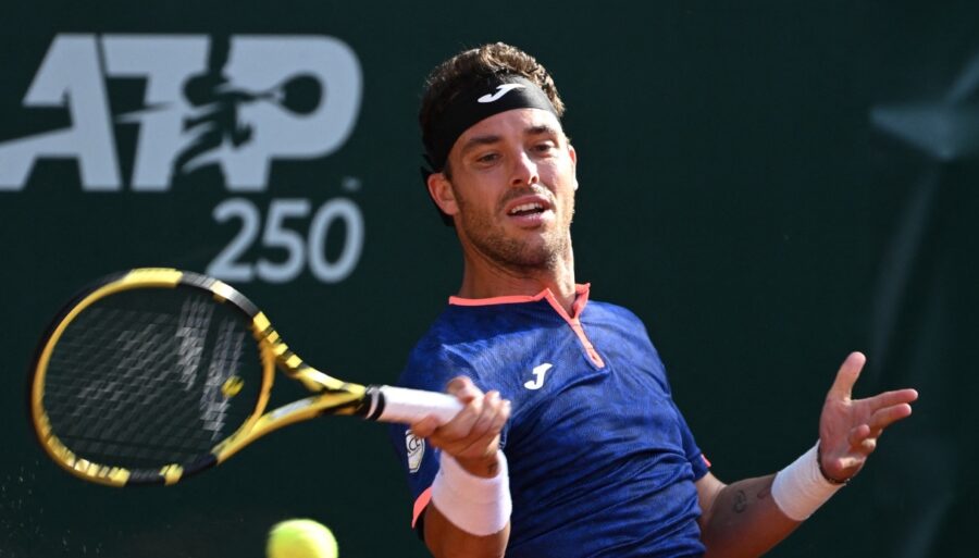 Marco Cecchinato se detiene en el mejor momento: la final de Estoril se desvanece