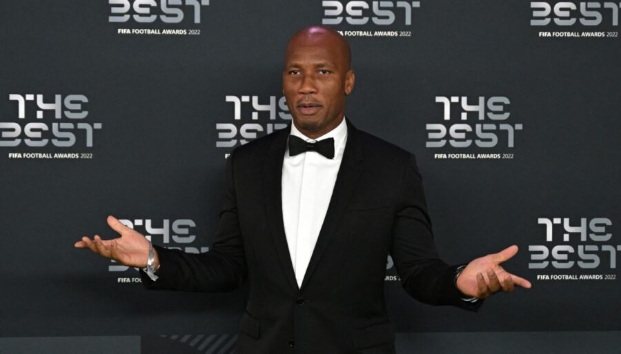 Chelsea, Didier Drogba cae con fuerza
