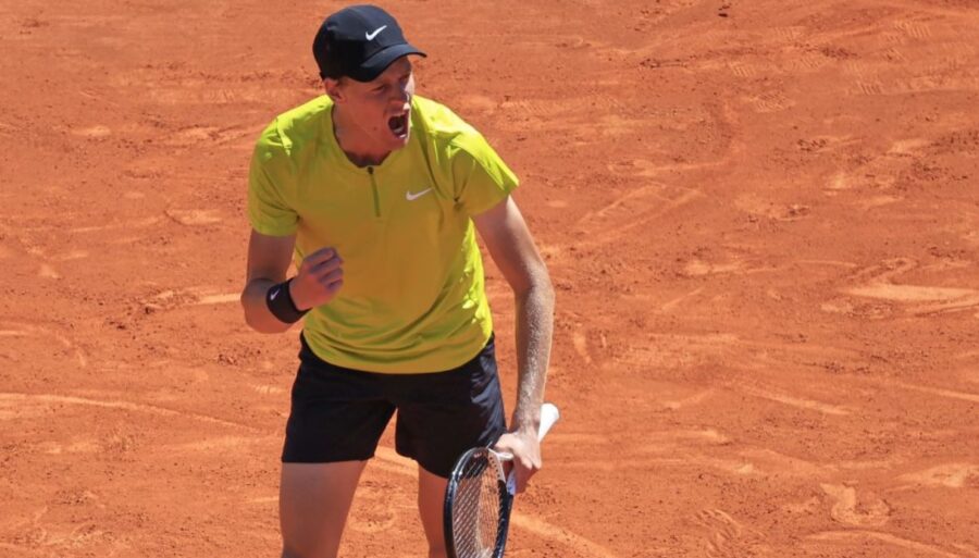 Monte Carlo, Jannik Sinner anula un punto de partido y vence a Hubert Hurkacz
