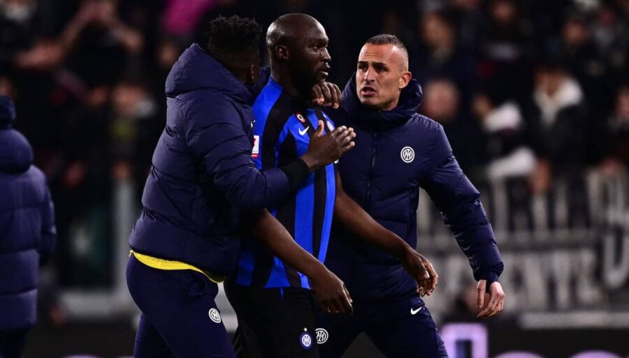 El Inter interviene tras los cánticos a Lukaku