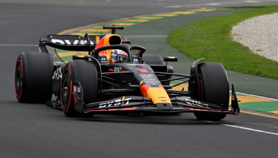 Max Verstappen hace el vacío: pole en Australia. Ferrari en la tercera y cuarta filas.