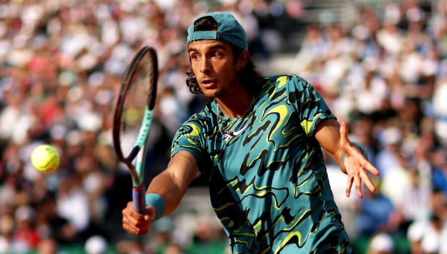 Barcelona: Lorenzo Musetti cae en el momento más bonito, Tsitsipas en la final