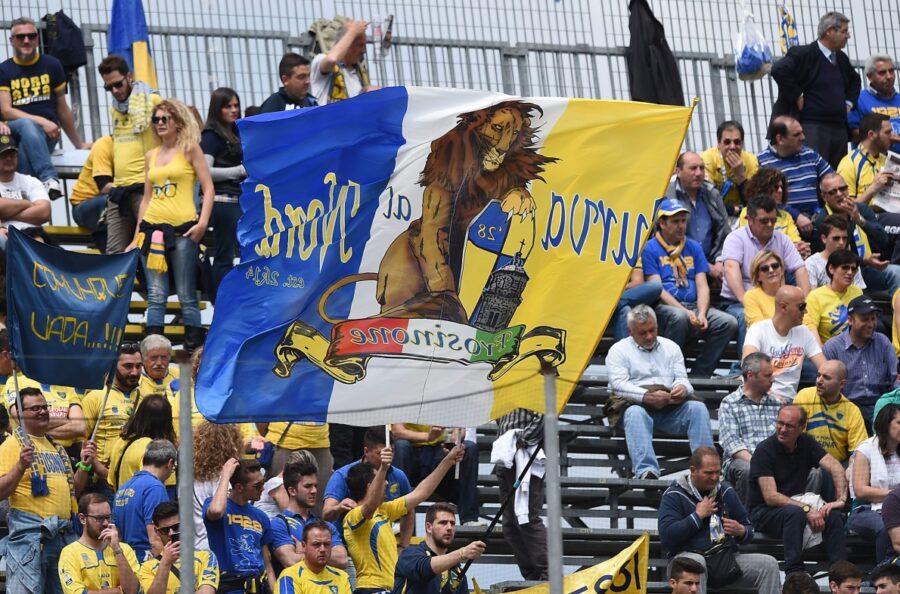El Frosinone recupera el rumbo, el Génova se frena y el Bari arrasa al Südtirol