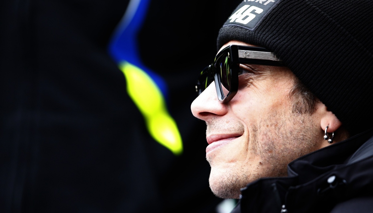 Valentino Rossi vuelve a los circuitos, pero al volante