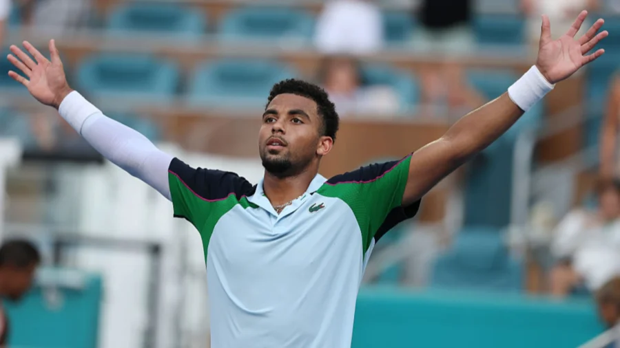 Miami, Arthur Fils tumba a Alexander Zverev y regala a Jannik Sinner