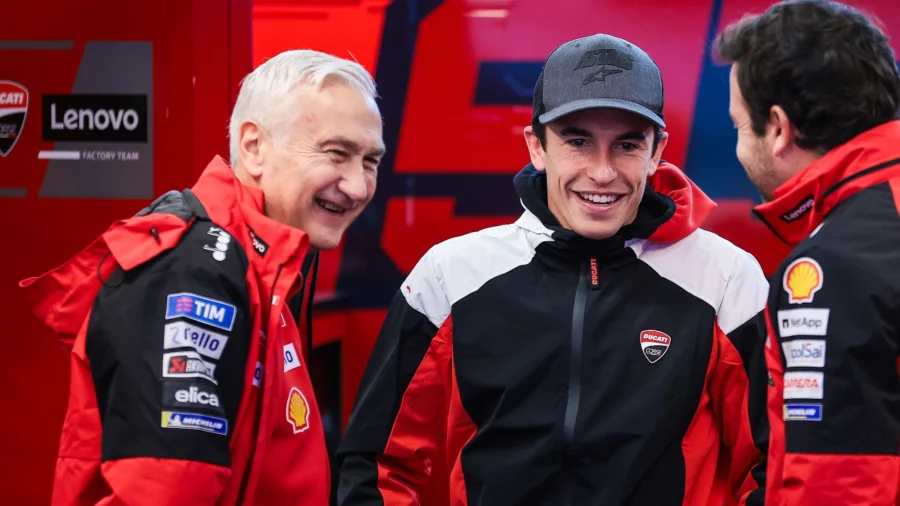 Marc Márquez y los consejos de Davide Tardozzi: los bastidores del box de Ducati