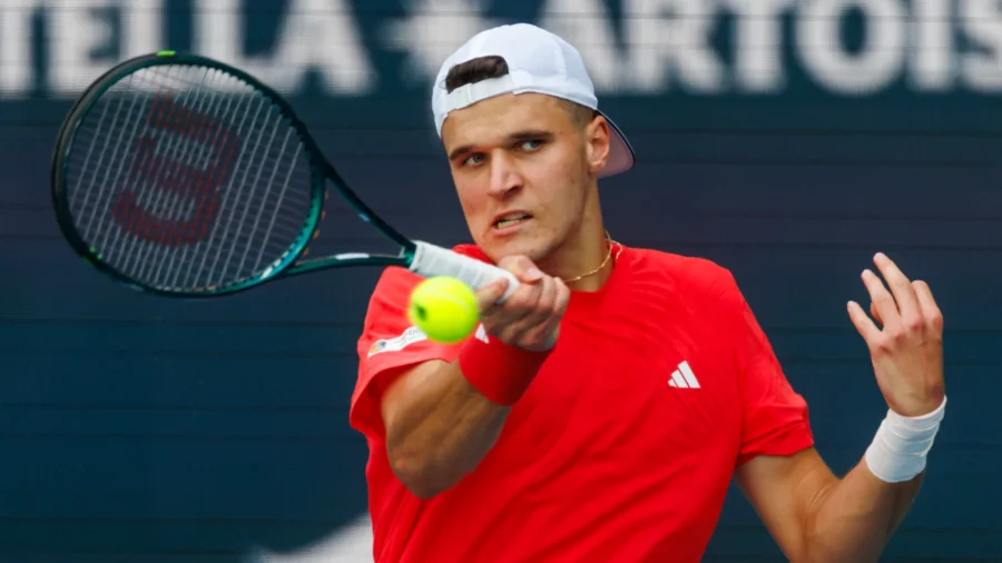 Jakub Mensik sigue los pasos de Jannik Sinner y Carlos Alcaraz