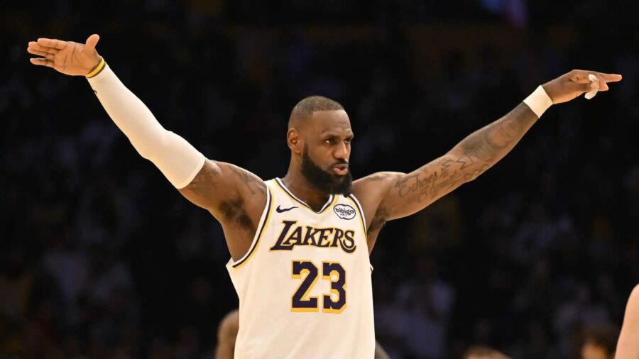 NBA: LeBron James gana en la bocina y los Lakers dan las gracias