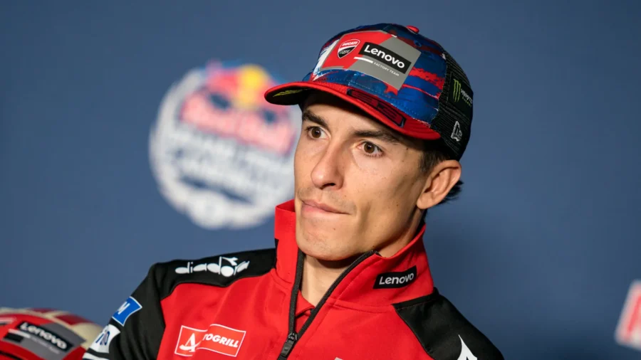 Ducati, Marc Márquez levanta las manos para Silverstone