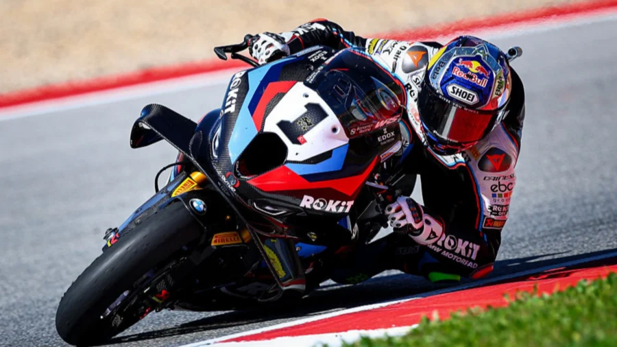 Toprak Razgatlioglu vence a Nicolò Bulega en la carrera sprint 1 de Portimao