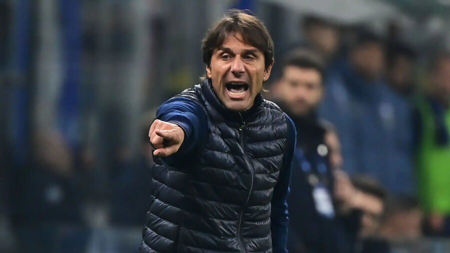Antonio Conte aprende de Pep Guardiola con su equipo del Nápoles