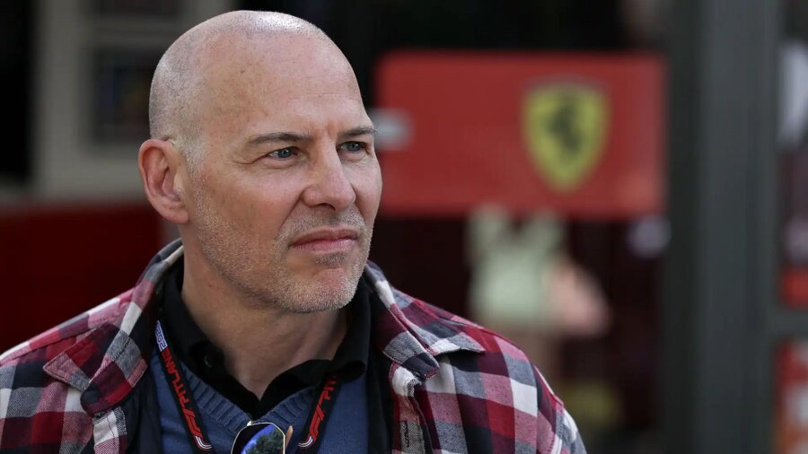 Jacques Villeneuve no deja en paz a Max Verstappen