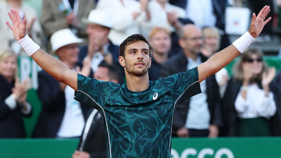 Lorenzo Musetti rompe el tabú de Stefanos Tsitsipas y vuela a semifinales en Montecarlo