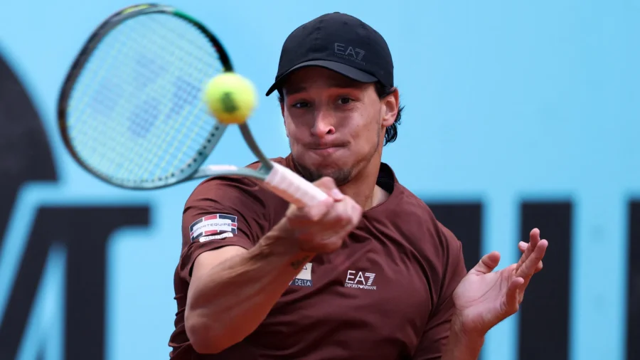 En Madrid Luciano Darderi se retira contra Frances Tiafoe