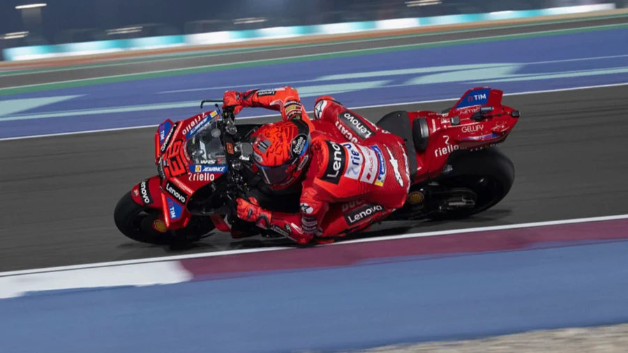 Marc Márquez gana la Sprint Race de Qatar por delante de su hermano Alex, mal Bagnaia