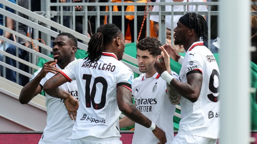 El AC Milan golea al Venezia con Pulisic y Giménez. Como, póquer de victorias