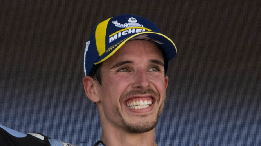 MotoGp Silverstone: Alex Márquez sonríe, su hermano Marc y Pecco Bagnaia un poco menos