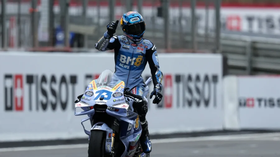 En Silverstone, Alex Márquez se impone a Marc en el sprint, mal Pecco Bagnaia