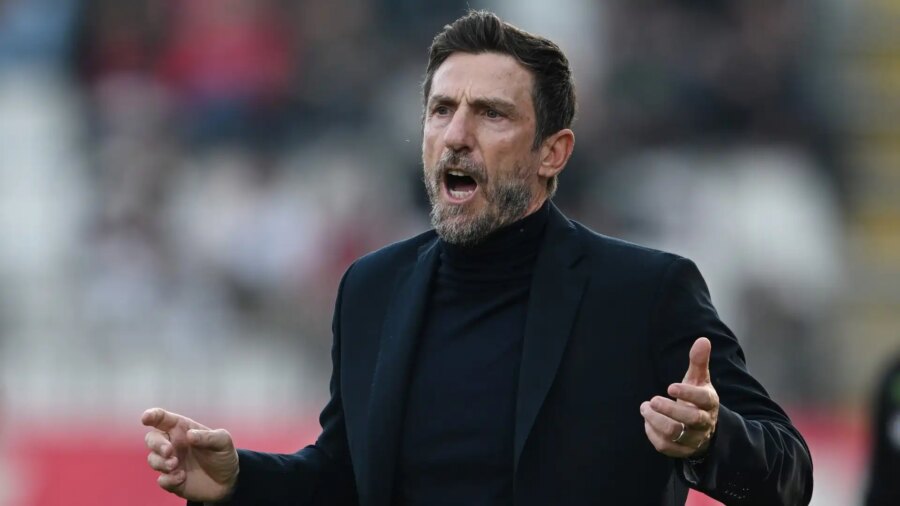 Eusebio Di Francesco, desconcertado por el penalti señalado a favor del Torino