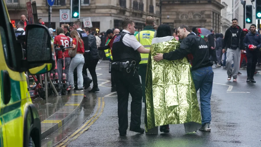 Coche sobre multitud, Liverpool y Premier League rompen el silencio