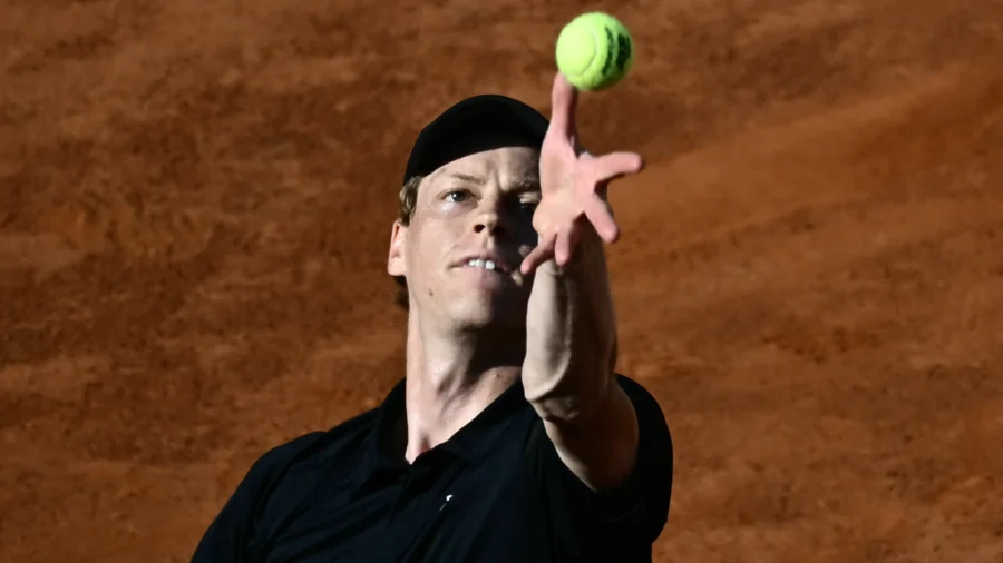 Roma, final: Jannik Sinner remonta, pero el primer set es para Carlos Alcaraz