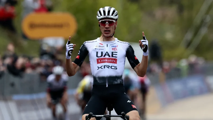Giro 2025: Juan Ayuso exulta en Tagliacozzo, Primoz Roglic vuelve al rosa