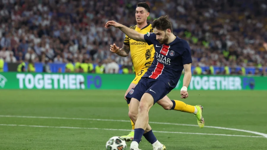 Alessandro Bastoni no puede aceptar la derrota sufrida ante el Psg