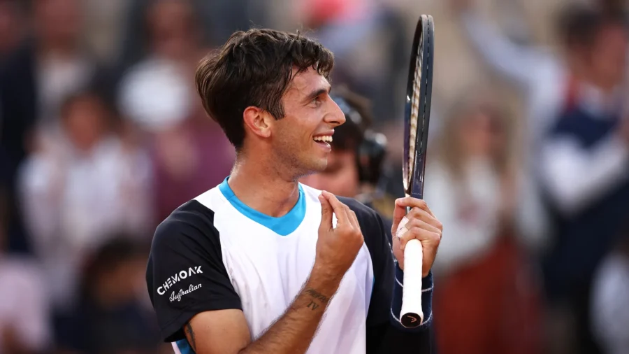 Hazaña gigante en Roland Garros: Matteo vence a Stefanos Tsitsipas