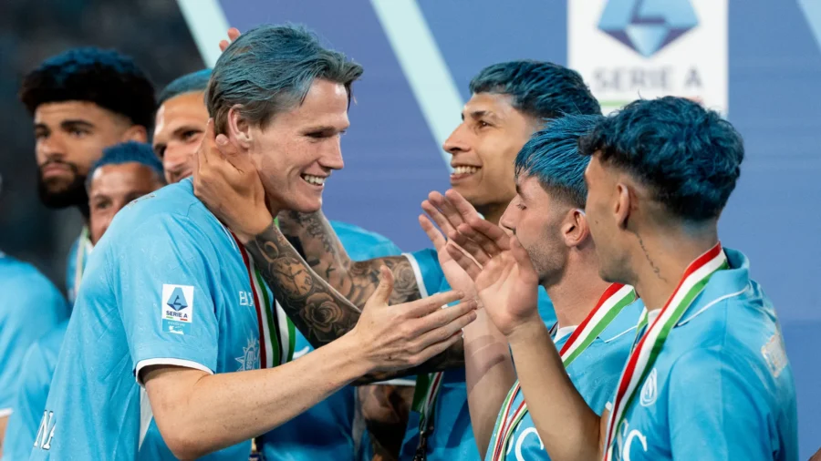 Nápoles, Scott McTominay también celebra en el extranjero: "De chatarra a icono". Asombro en Manchester