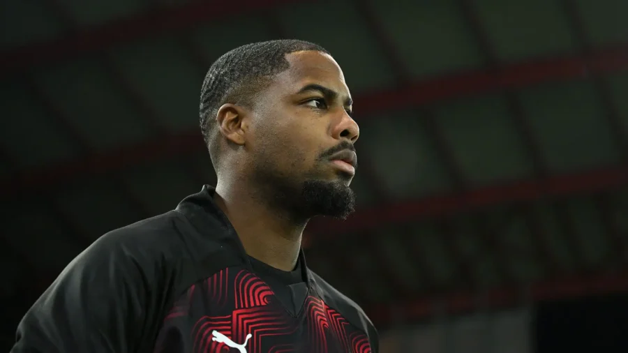 Mike Maignan no da tregua: agita al Milan y aclara su futuro