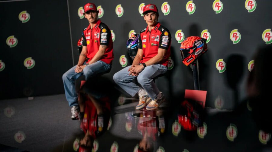 Gigi Dall&apos;Igna se aferra al podio de Marc Márquez y corre en ayuda de Pecco Bagnaia