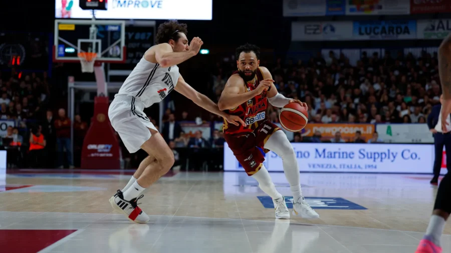 Playoffs: Venecia vuelve a ganar a Bolonia y alarga la serie al quinto partido