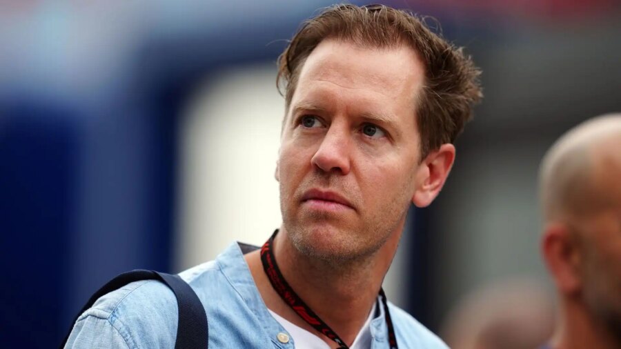 Sebastian Vettel defiende a capa y espada a Lewis Hamilton