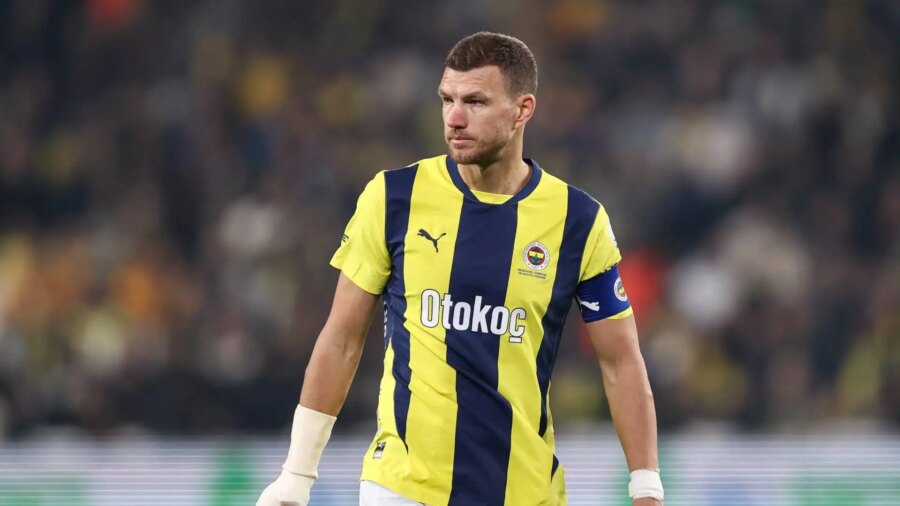 Hay cola por Edin Dzeko, de 39 años: el Bolonia, en cabeza
