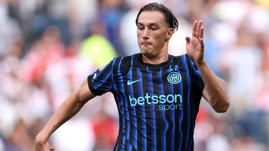 Francesco Pio Esposito cierra las puertas del Inter a Rasmus Hojlund
