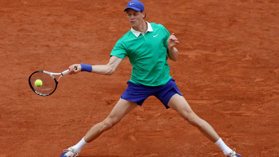 Roland Garros: Jannik Sinner empieza con buen pie ante Novak Djokovic